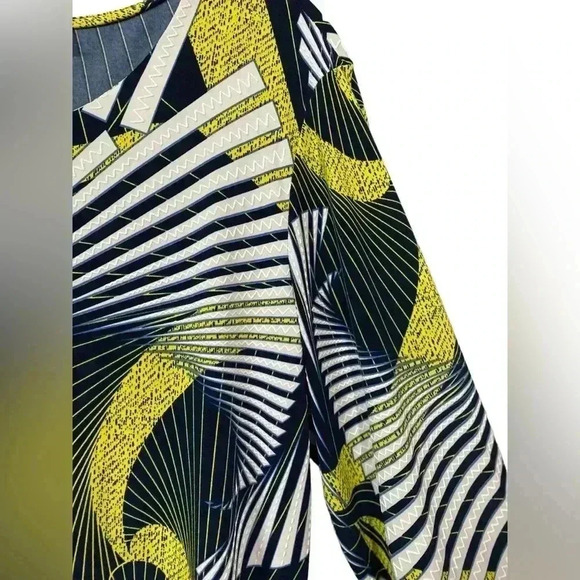 NWOT Soft Works, Geometric Print V-Neck Blouse, XL, Black, Yellow - Picture 3 of 7
